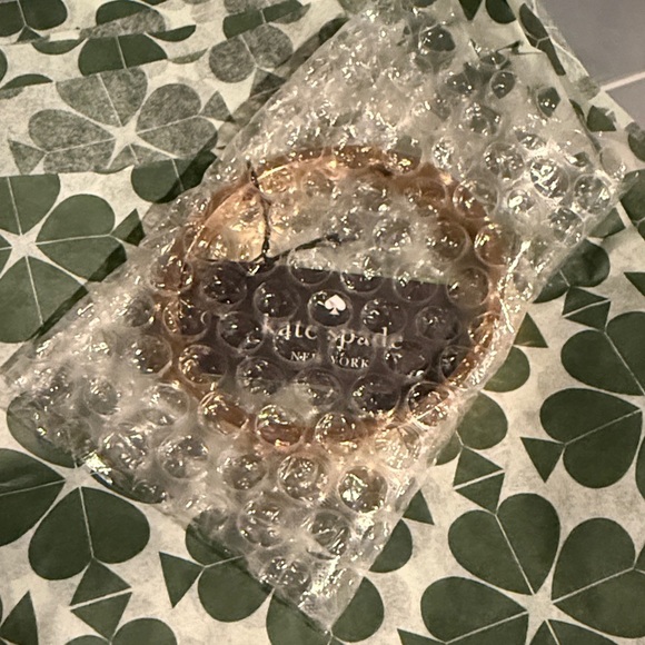 NWT! ♠️ kate spade bangle/bracelet in rose gold+ Kate Spade tissue to wrap - Picture 10 of 10